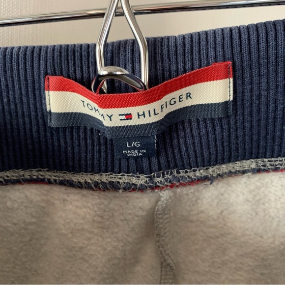 Mens large Tommy Hilfiger sweats - Picture 2 of 10